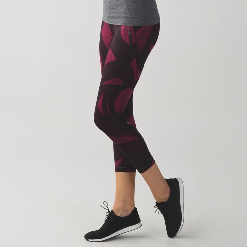 Like NEW Lululemon All Sport Crop Size 6 Back Spin Stroke Dashing Purple Black